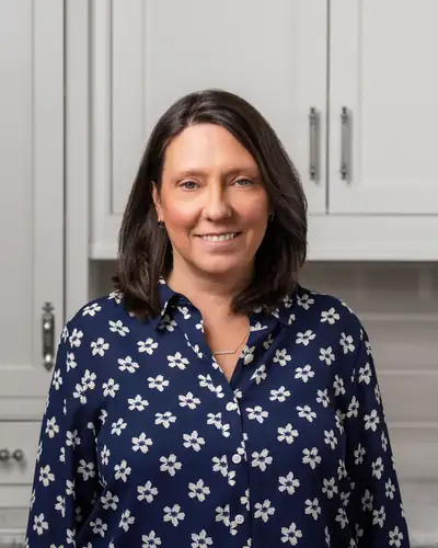 Linda Ricciarelli, Finance and Administration